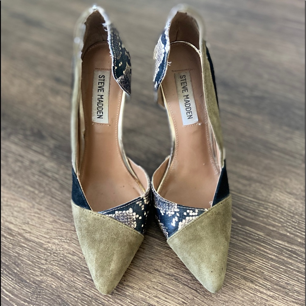 Steve Madden Multi colored snake print pump